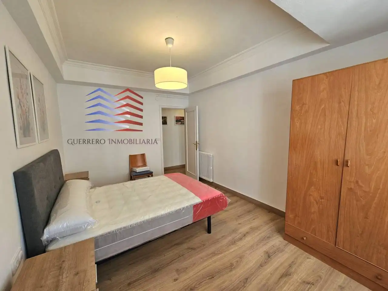 Habitación de Piso de alquiler en Ourense Capital  con Calefacción, Parquet y Alarma