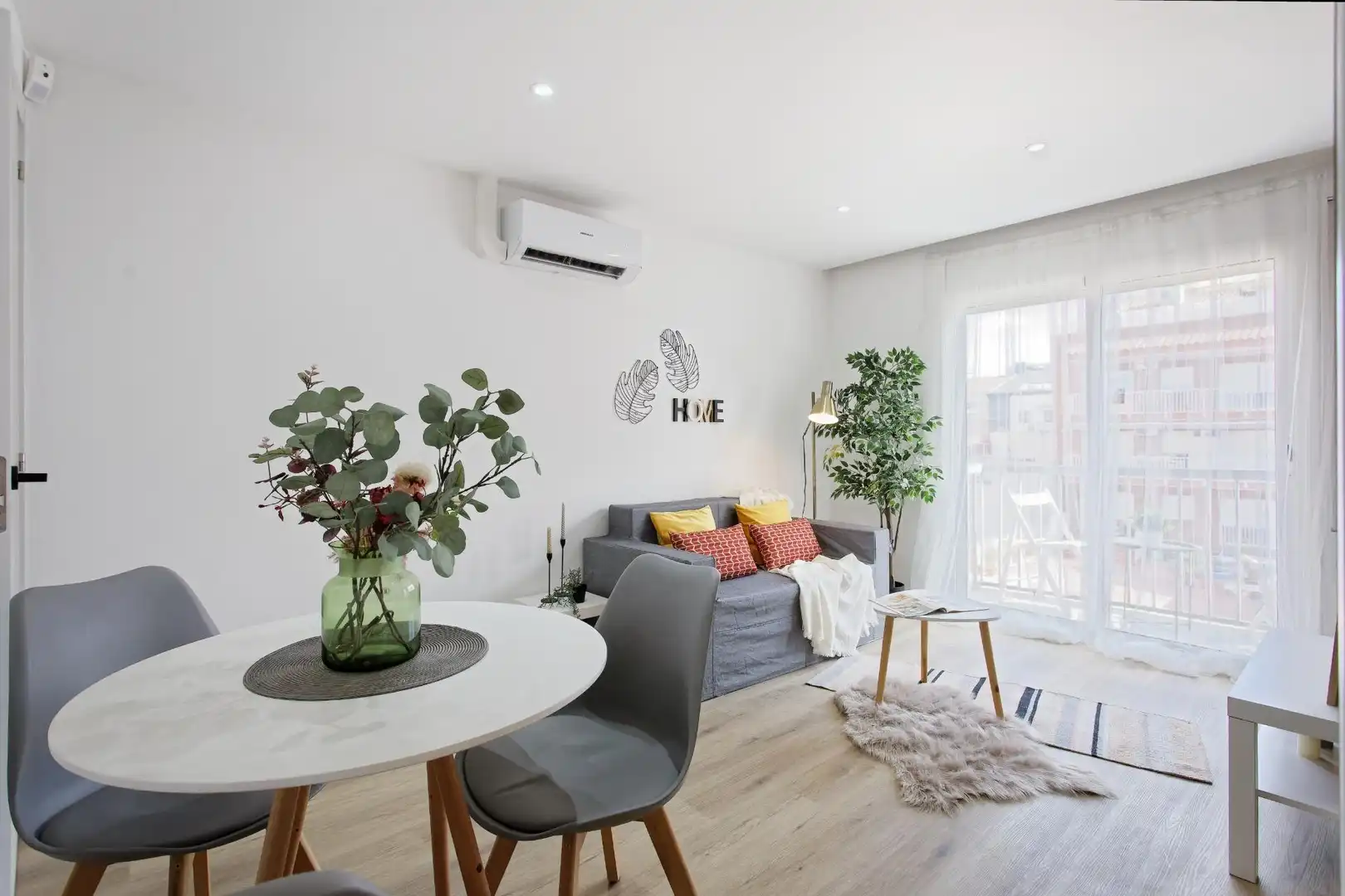 Sala de estar de Piso en venta en Sant Boi de Llobregat con Aire acondicionado, Calefacción y Terraza