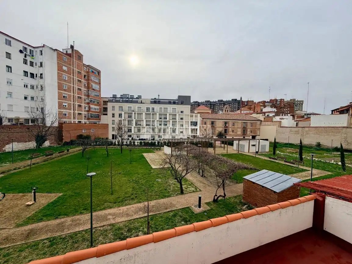 Außenansicht von Wohnung zum Verkauf in Valladolid mit Terrasse