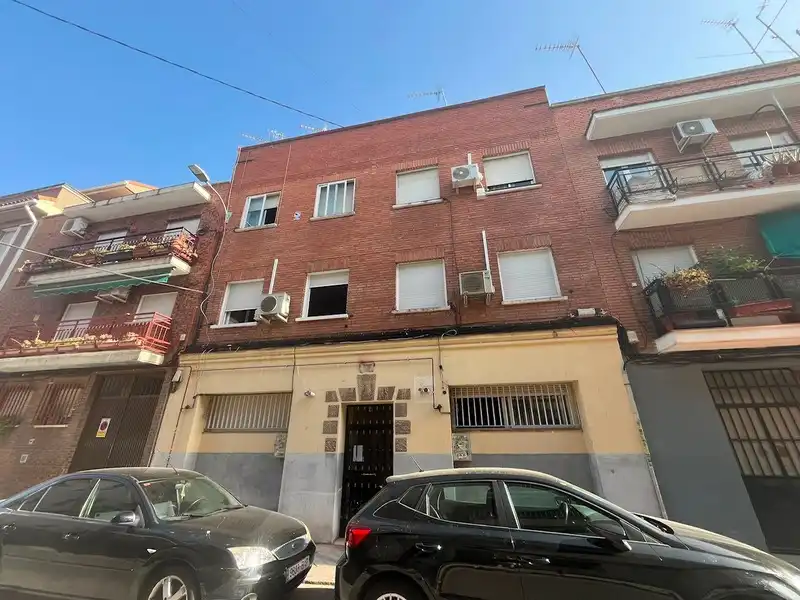 Vista exterior de Planta baja en venta en Madrid con Aire acondicionado, Calefacción y Jardín privado