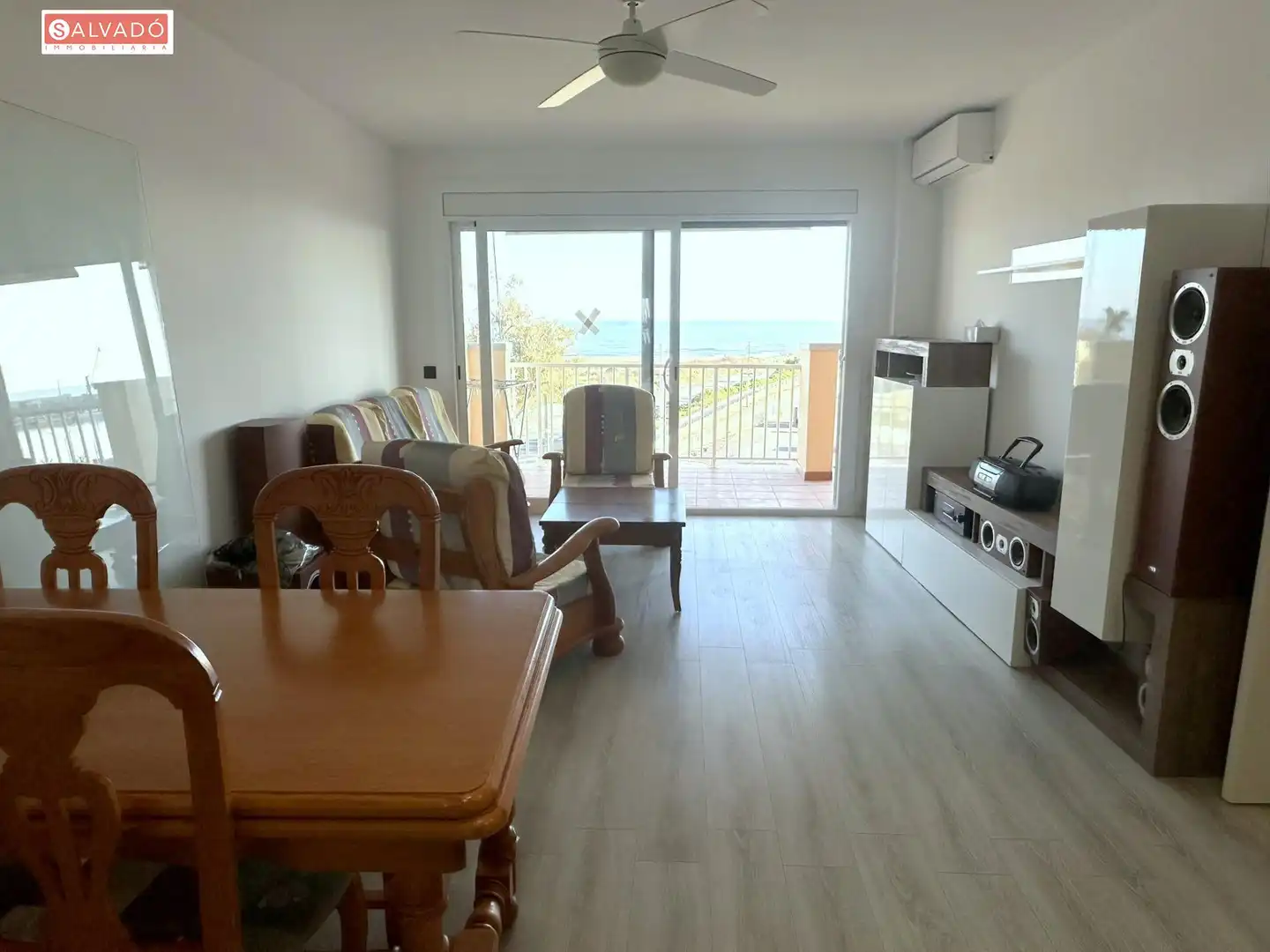 Sala de estar de Piso en venta en Vilanova i la Geltrú con Aire acondicionado, Calefacción y Parquet