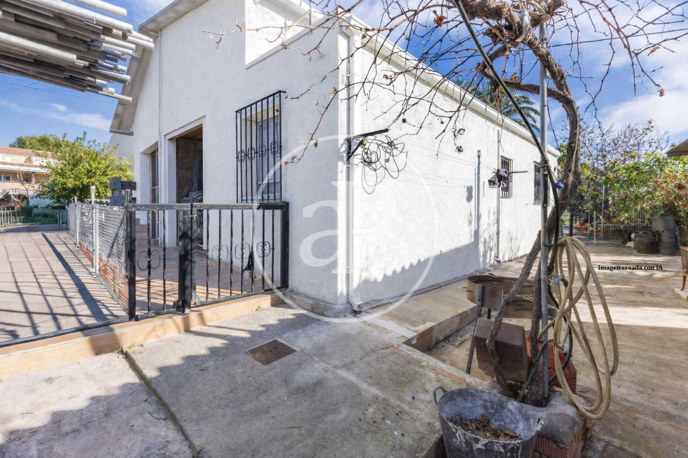 Vista exterior de Casa o xalet en venda en Sagunto / Sagunt amb Aire condicionat, Calefacció i Jardí privat