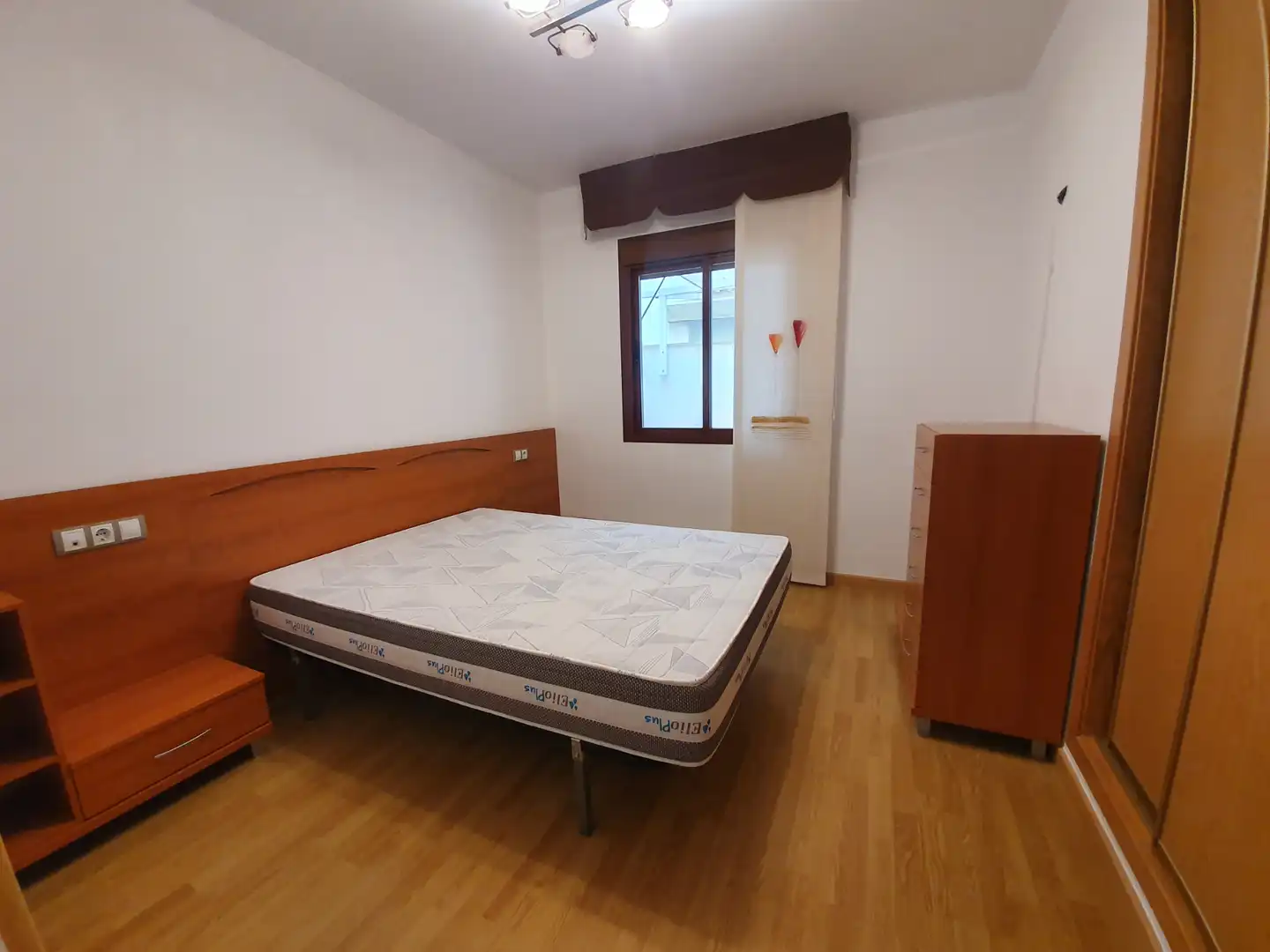Habitación de Piso de alquiler en Guadix con Aire acondicionado, Calefacción y Trastero