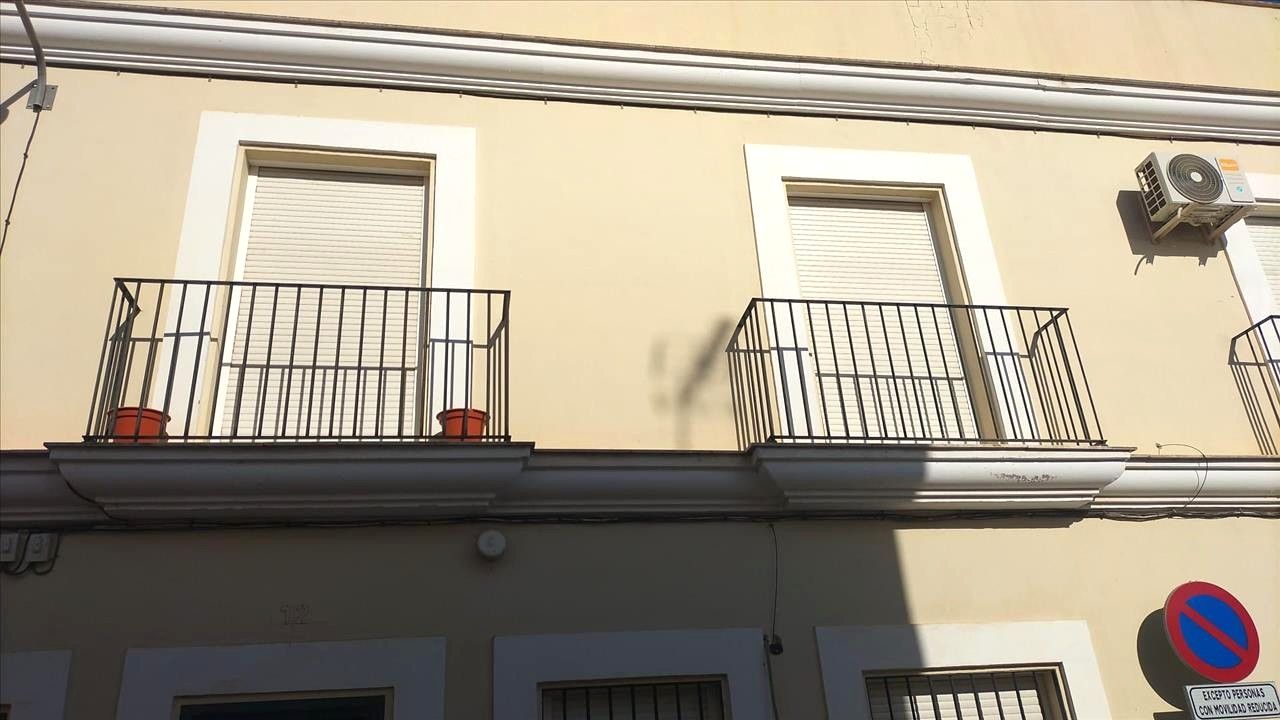 Vista exterior de Pis en venda en Dos Hermanas