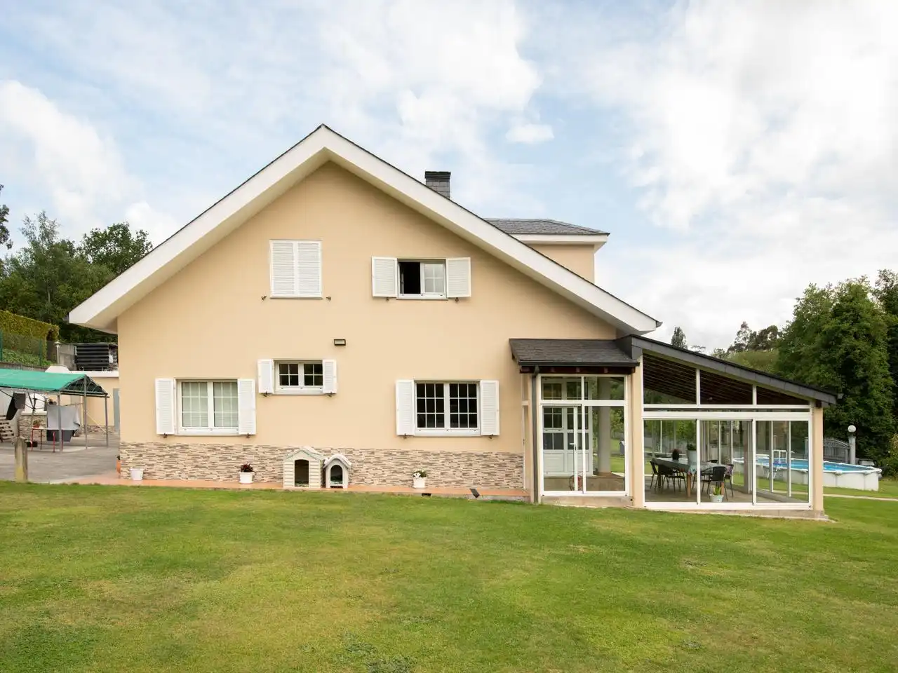 Vista exterior de Casa o xalet en venda en Arteixo amb Jardí privat