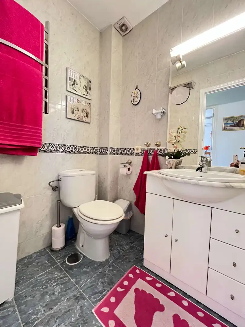 Badezimmer von Wohnungen zum Verkauf in Orihuela mit Klimaanlage, Heizung und Schwimmbad