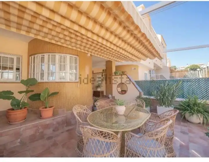 Terraza de Casa adosada en venta en Alicante / Alacant con Aire acondicionado, Calefacción y Jardín privado