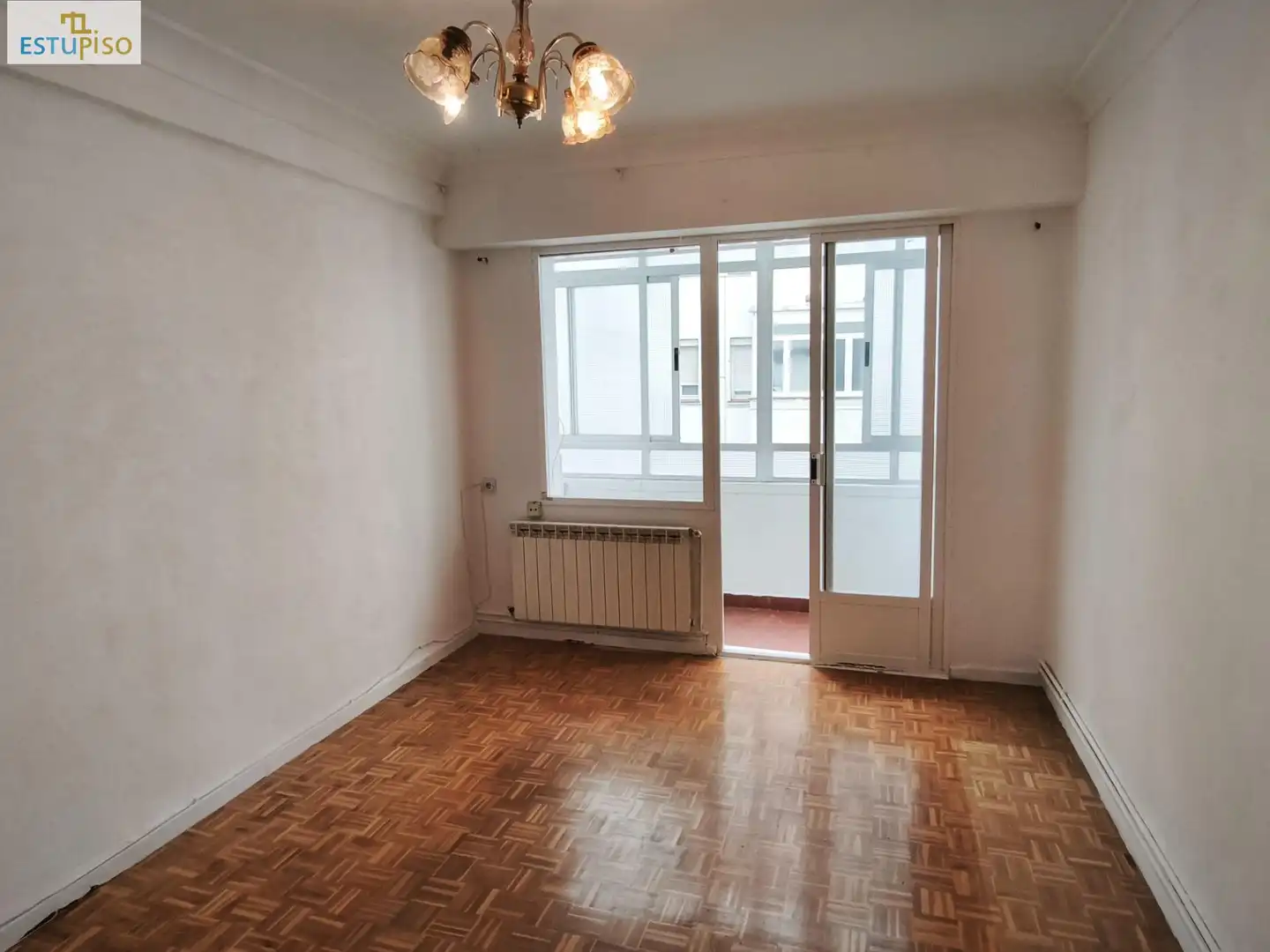Sala d'estar de Pis en venda en Vitoria - Gasteiz amb Calefacció, Parquet i Terrassa