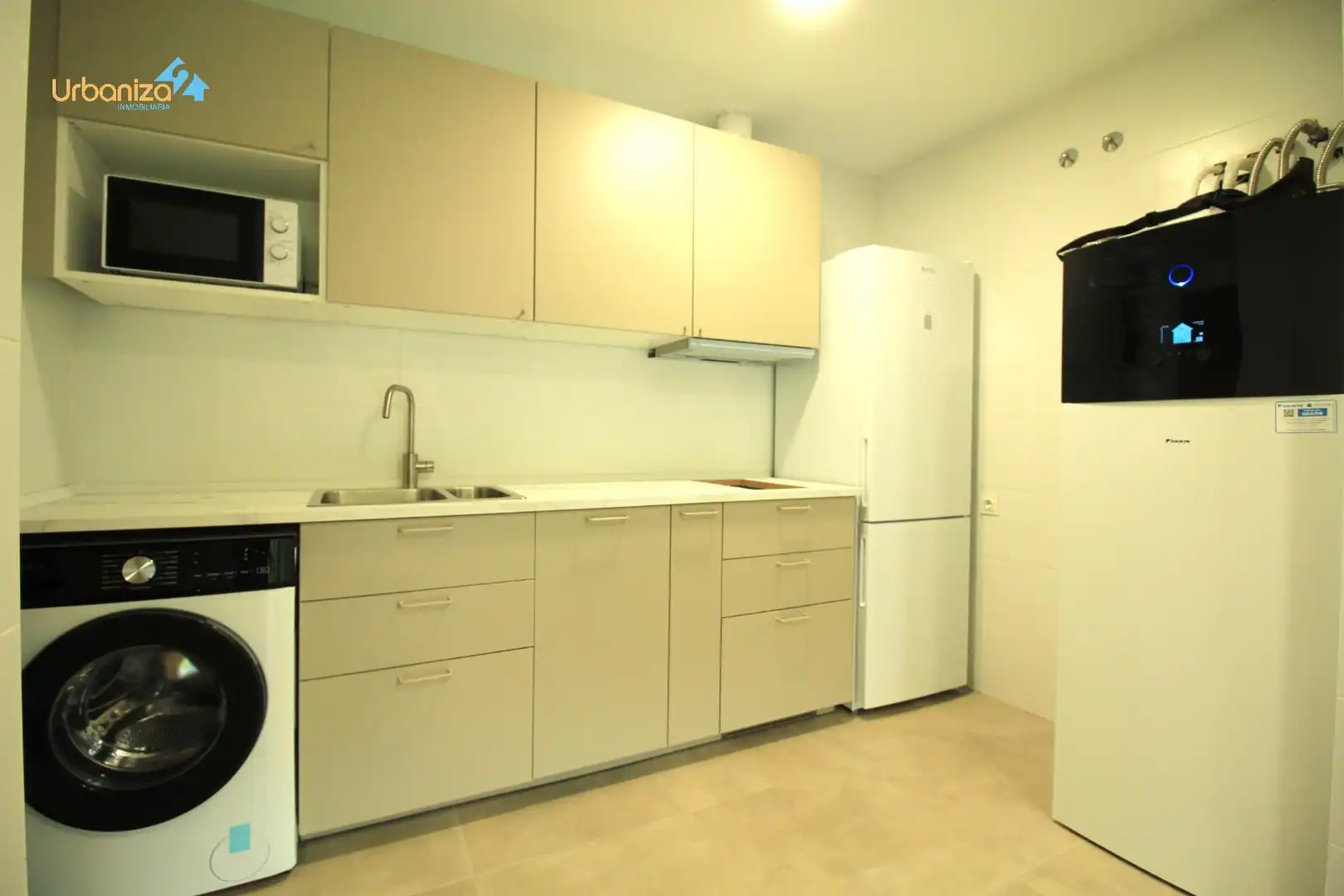 Flat for rent in Avenida Avenida Adolfo Díaz Ambrona, Avenida Elvas
