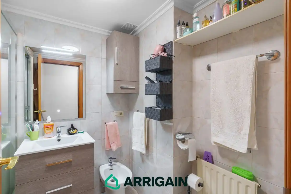 Baño de Piso en venta en Donostia - San Sebastián  con Calefacción, Trastero y Balcón