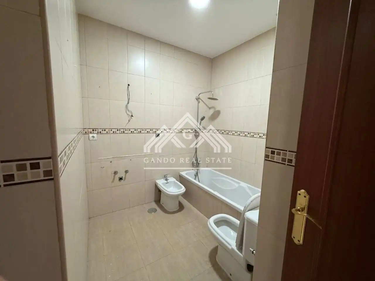 Baño de Piso en venta en Utrera con Trastero y Balcón