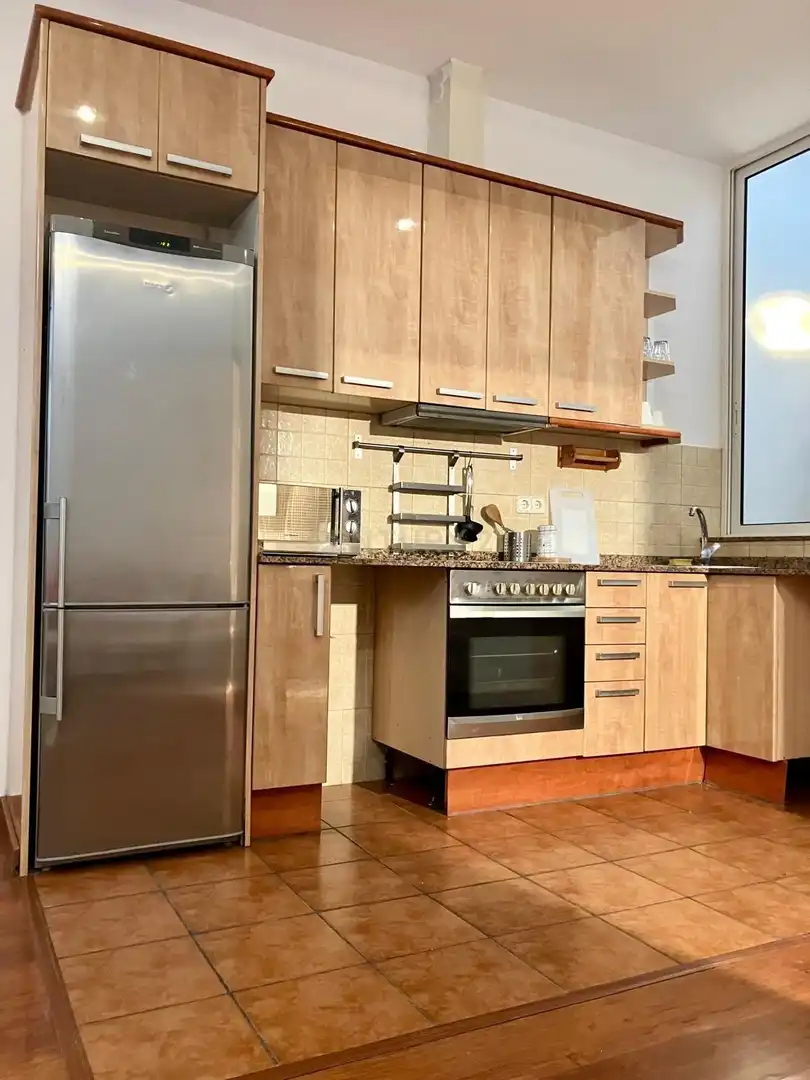 Cuina de Apartament de lloguer en Barcelona amb Aire condicionat
