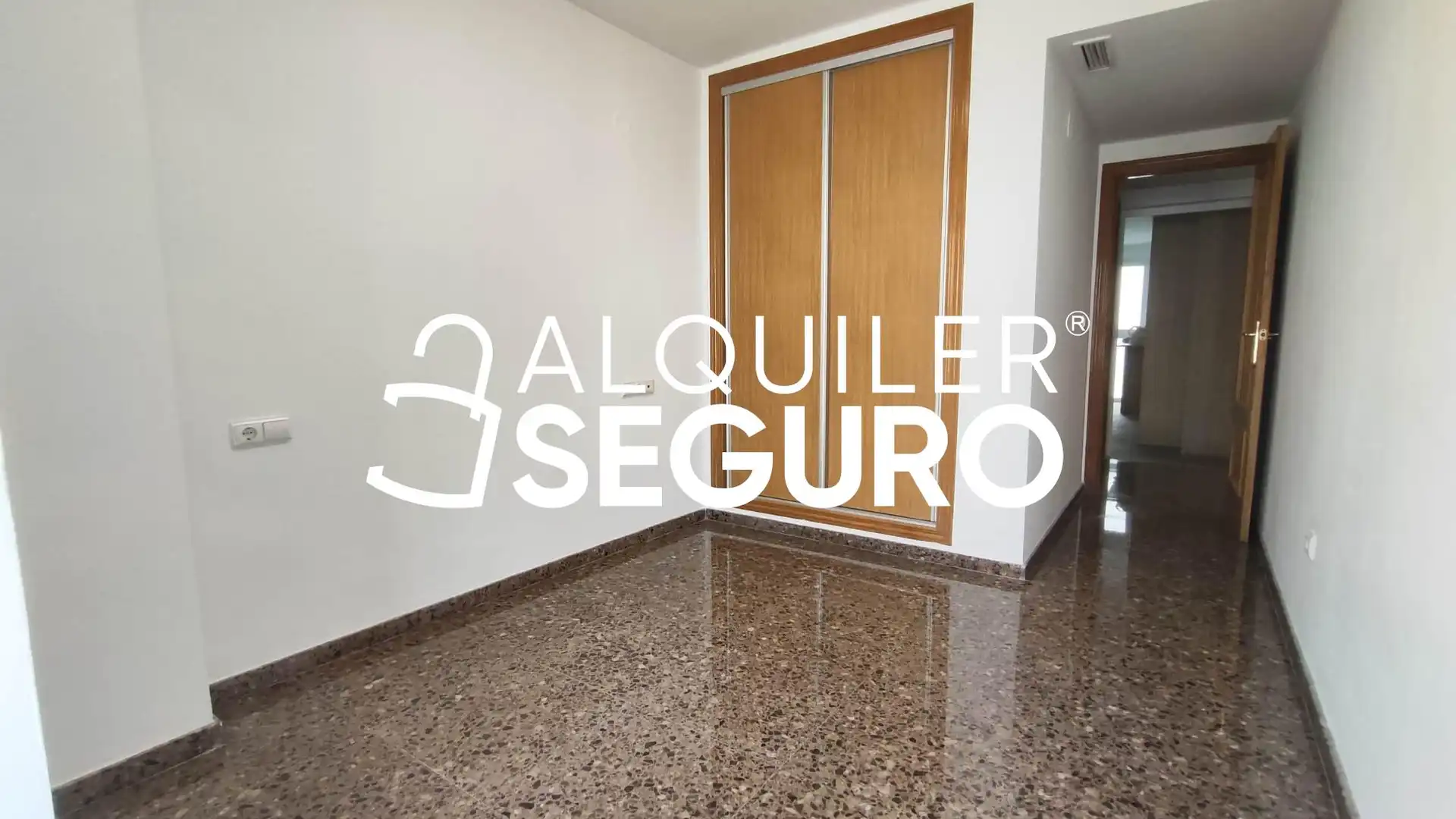 Schlafzimmer von Wohnung zur Miete in Valencia mit Klimaanlage und Heizung