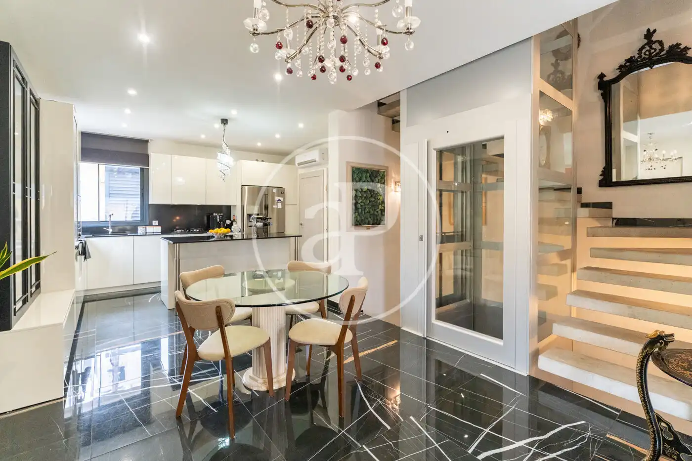 Cocina de Casa adosada en venta en Pozuelo de Alarcón con Aire acondicionado, Calefacción y Jardín privado