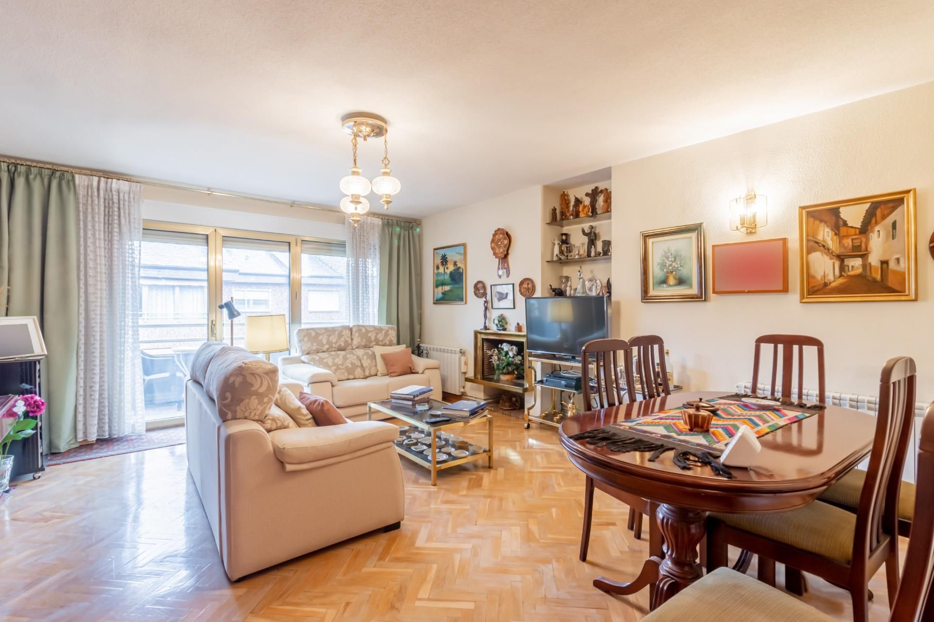 Living room of Flat for sale in Majadahonda  with Air Conditioner, Heating and Private garden