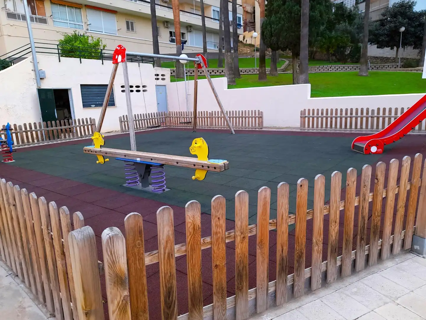 Parking de Apartamento de alquiler en Benidorm con Aire acondicionado, Jardín privado y Amueblado