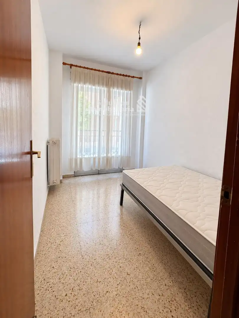 Dormitori de Pis en venda en San Bernardo - Carmelitas - Campus