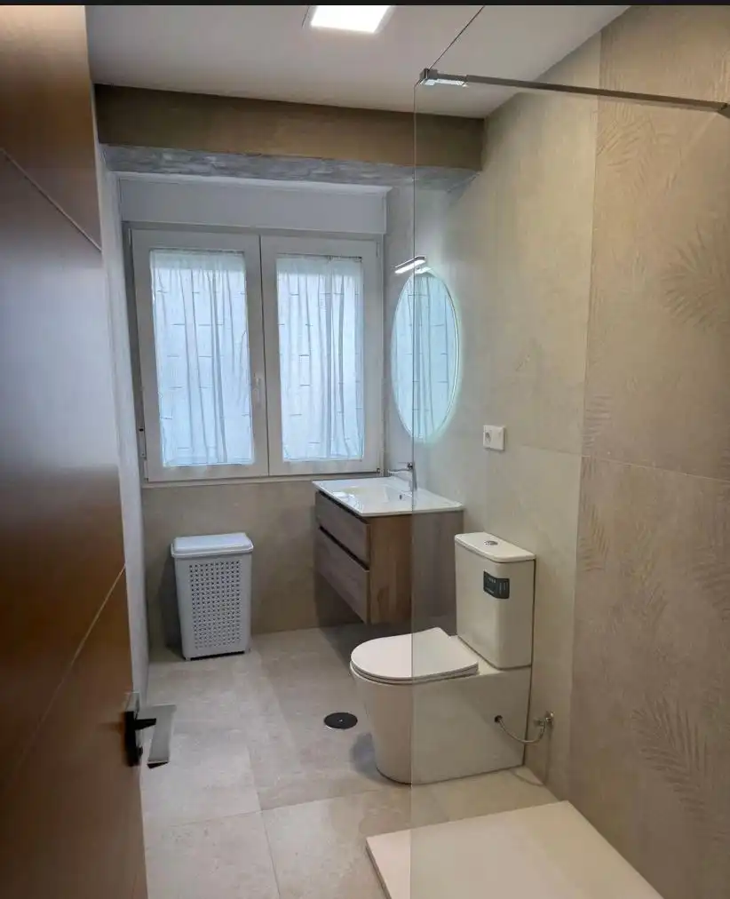 Badezimmer von Wohnung zur Miete in Granada