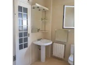 Bany de Casa o xalet en venda en Baza amb Calefacció, Jardí privat i Terrassa