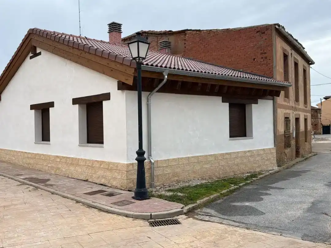 Vista exterior de Casa adosada en venta en Corral de Ayllón con Jardín privado