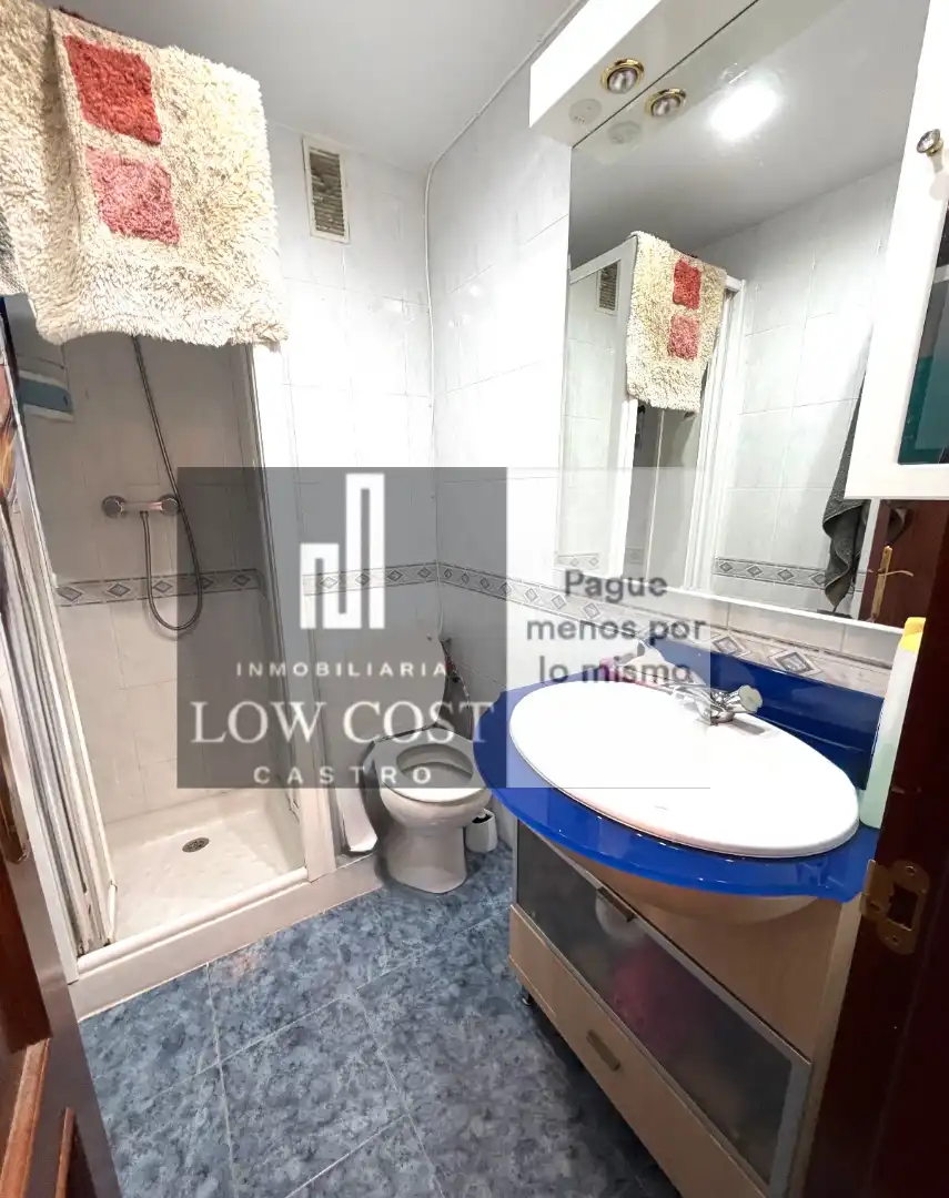 Baño de Ático en venta en Castro-Urdiales con Calefacción, Terraza y Balcón