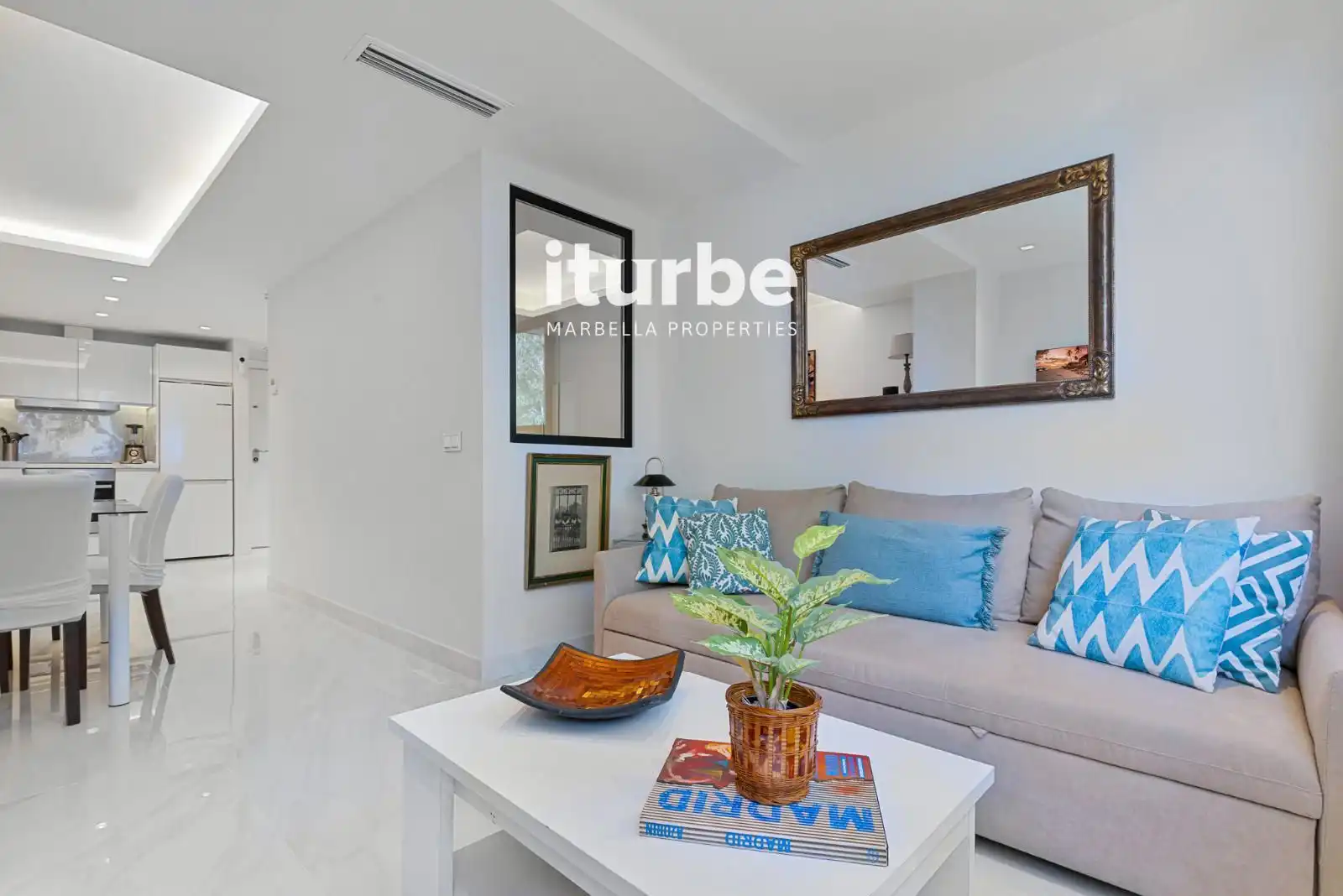 Vista exterior de Piso en venta en Marbella con Aire acondicionado y Alarma