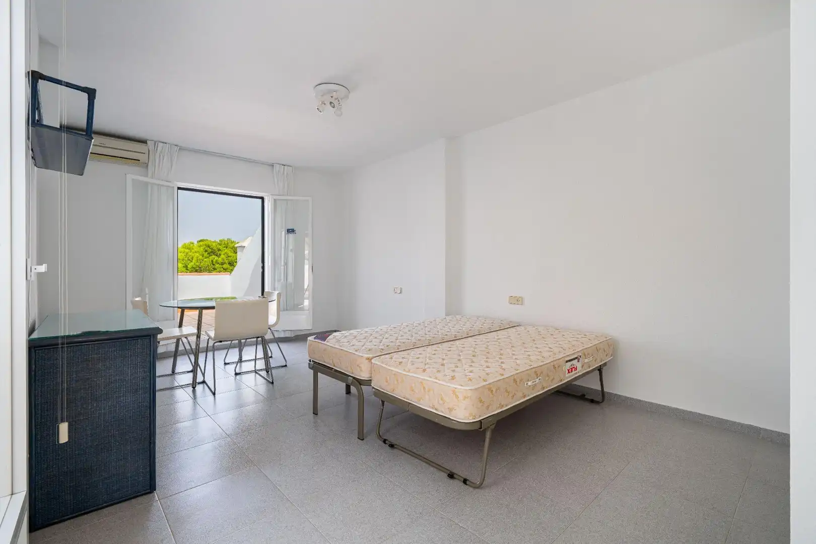Schlafzimmer von Dachboden zur Miete in Roquetas de Mar mit Klimaanlage, Heizung und Privatgarten