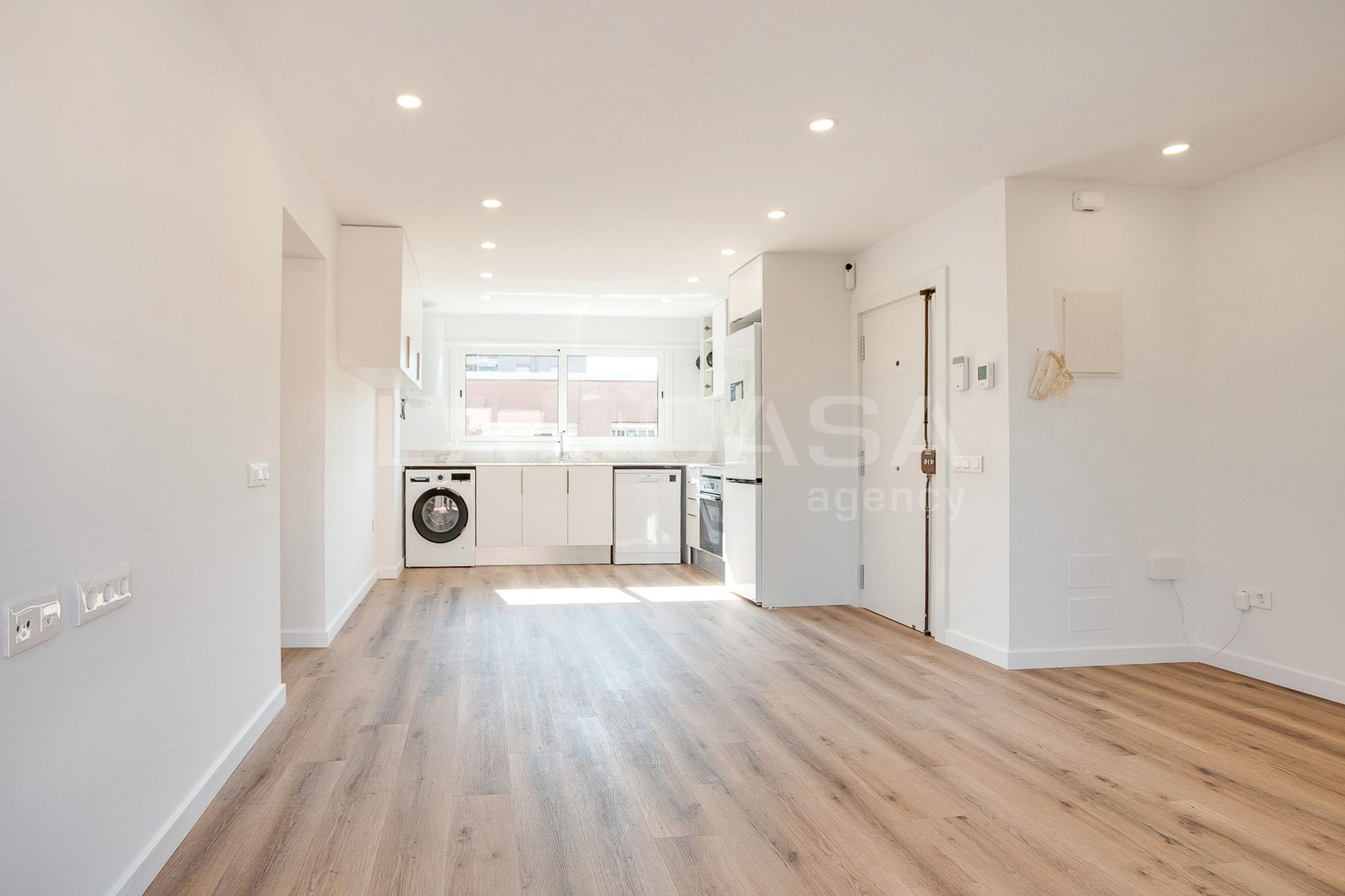 Exterior view of Attic for sale in  Barcelona Capital  with Air Conditioner and Balcony