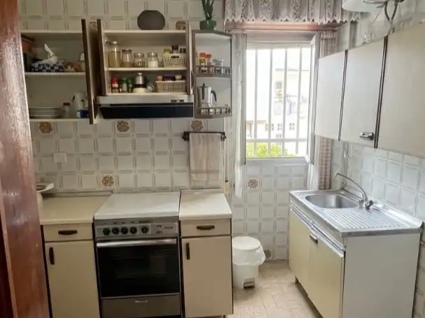Cocina de Piso de alquiler en Cangas  con Calefacción, Jardín privado y Amueblado