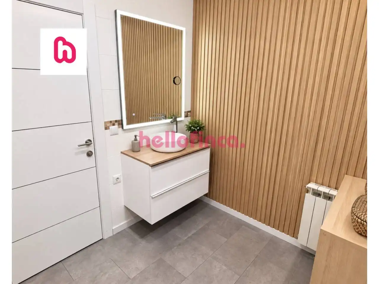 Bathroom of Flat for sale in Terrassa  with Air Conditioner, Heating and Parquet flooring