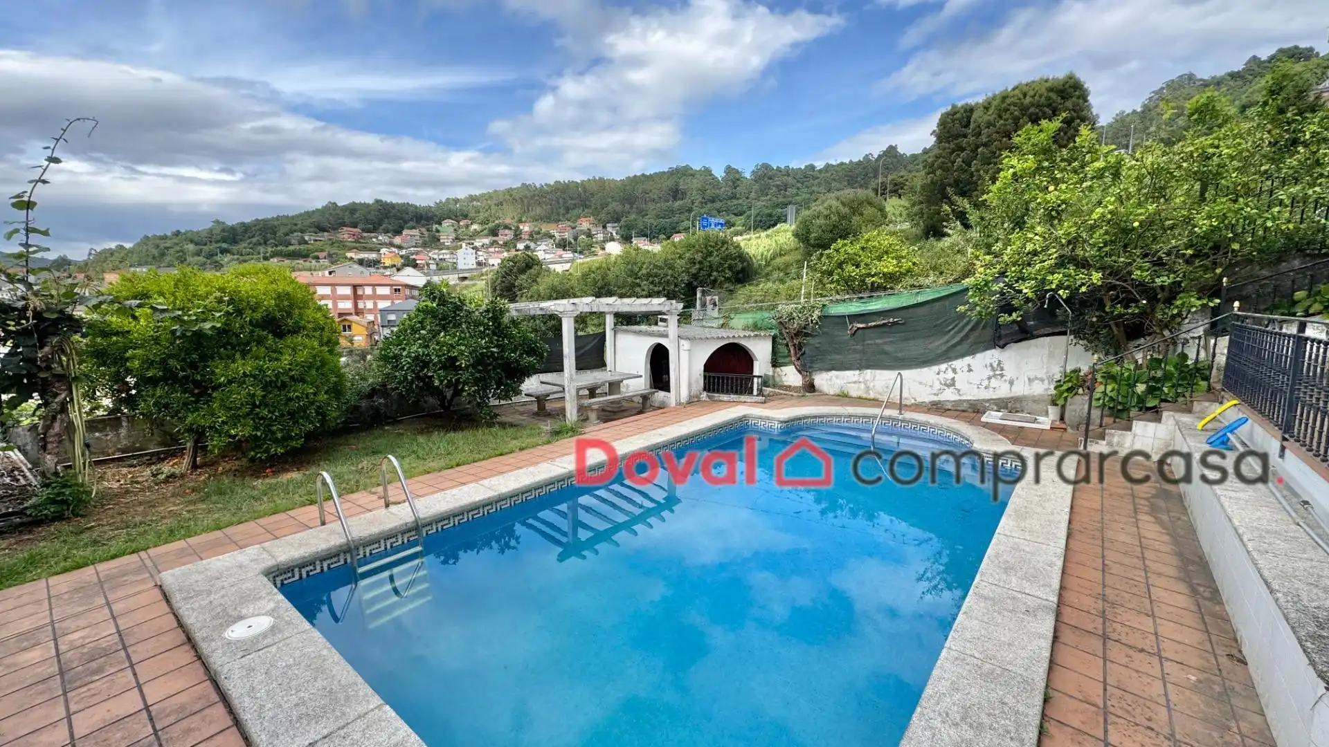 Piscina de Casa o xalet en venda en Redondela amb Calefacció, Traster i Piscina