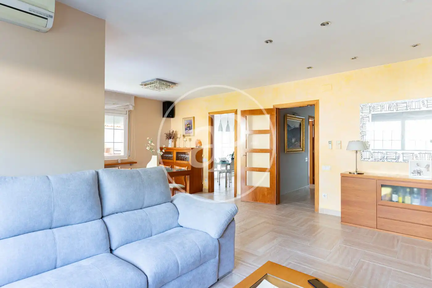 Wohnzimmer von Einfamilien-Reihenhaus zum Verkauf in Sant Quirze del Vallès mit Klimaanlage, Heizung und Privatgarten