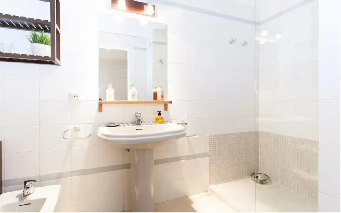 Bathroom of Apartments for sale in Sevilla  with Community pool