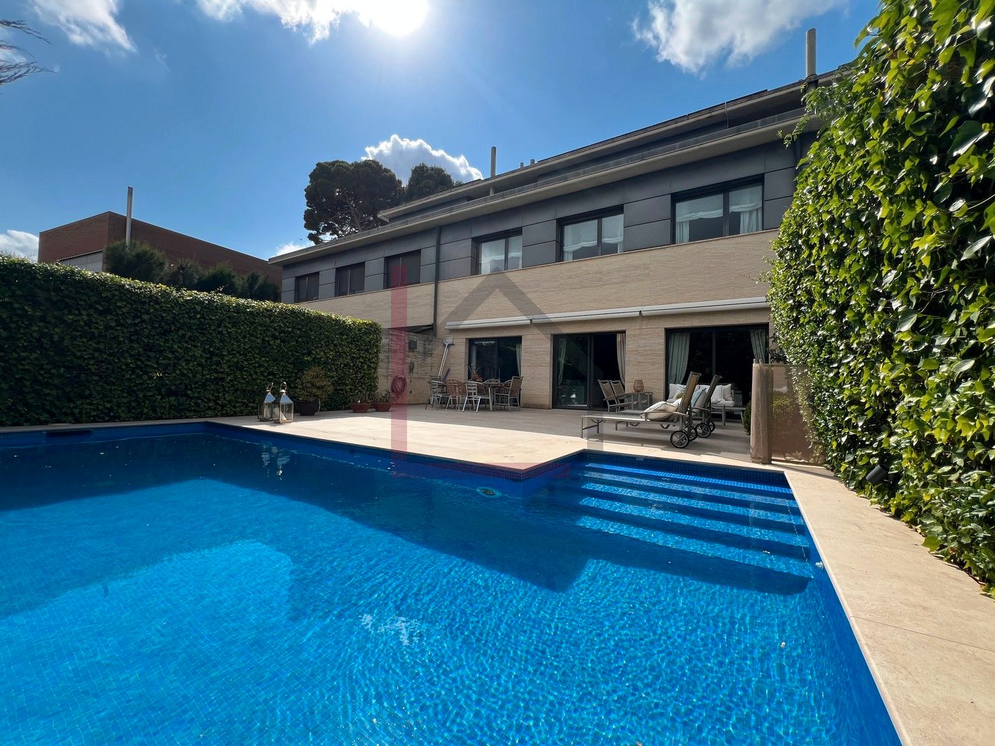 Piscina de Casa o xalet en venda en  Barcelona Capital amb Aire condicionat, Calefacció i Jardí privat