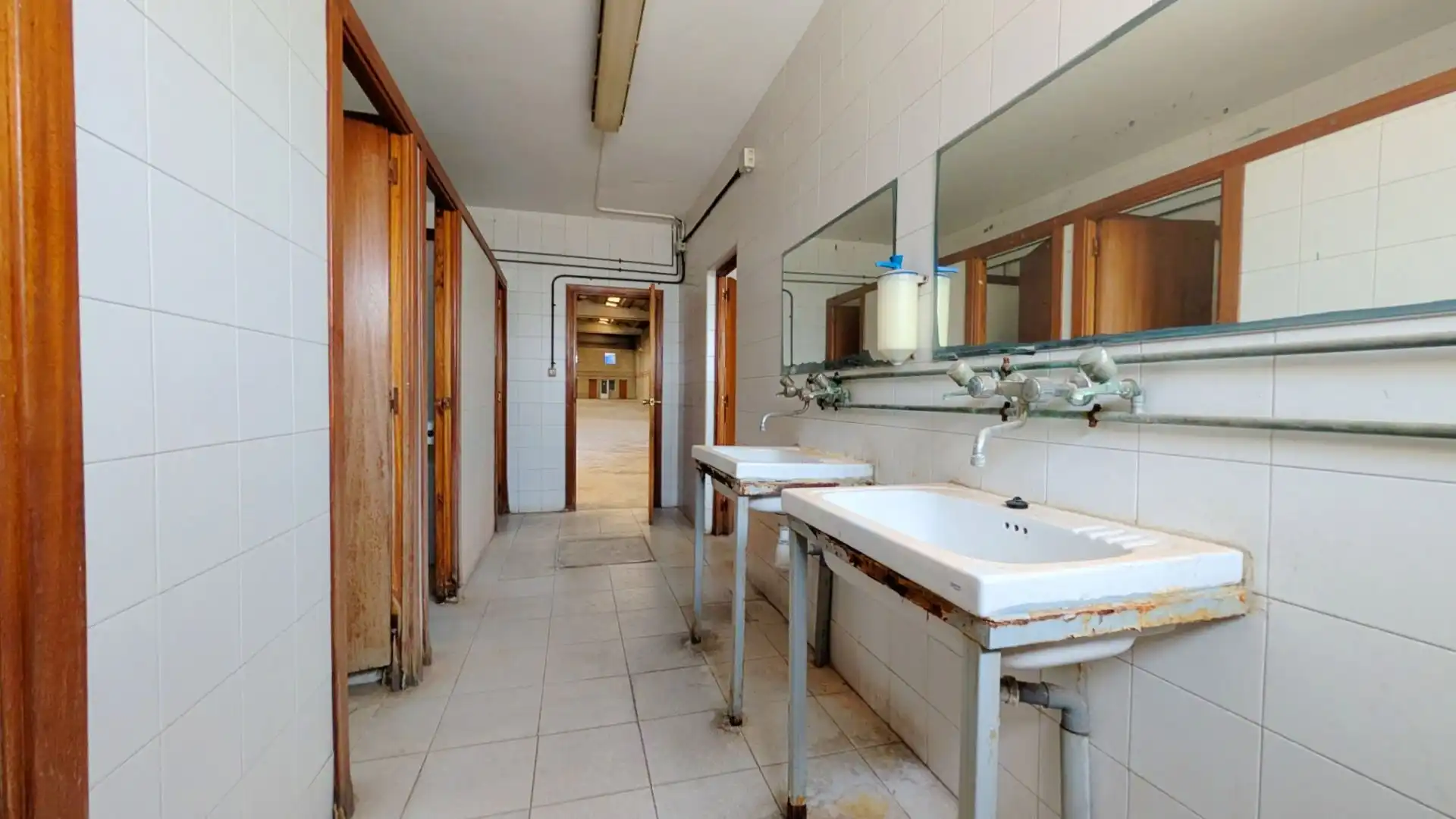 Baño de Nave industrial de alquiler en Zaragoza