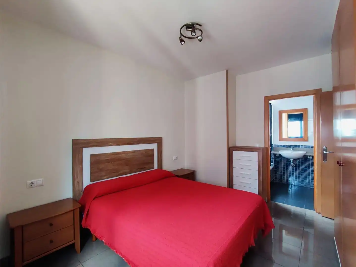Habitación de Apartamento en venta en Benidorm con Aire acondicionado, Calefacción y Jardín privado