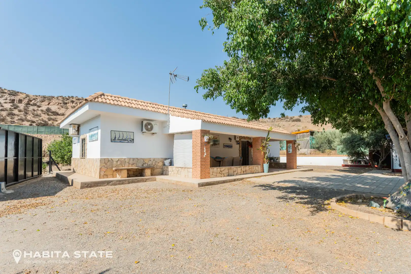 Vista exterior de Casa o xalet en venda en Gádor amb Aire condicionat, Jardí privat i Piscina