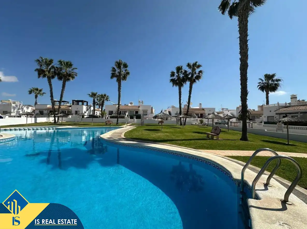 Apartamento con piscina en venta en Orihuela Costa, imagen 3