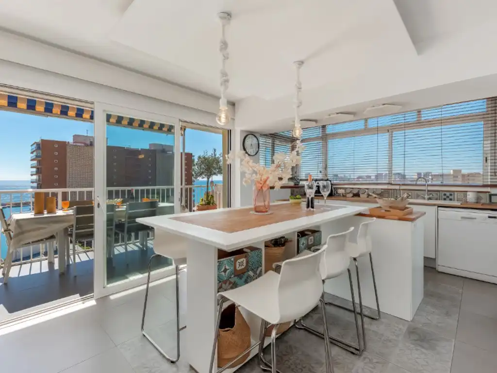Kitchen of Apartments for sale in Campello Playa