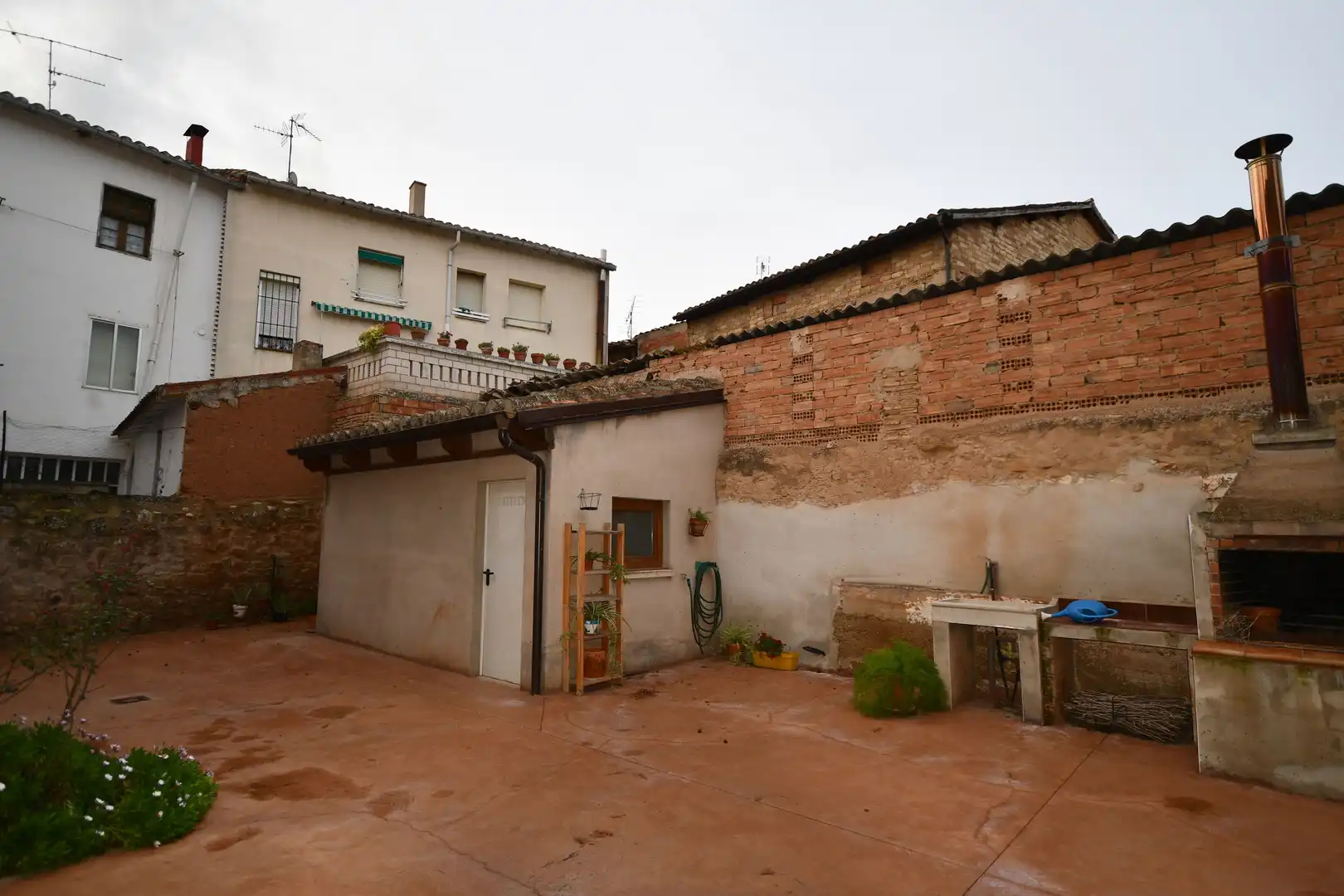 Vista exterior de Finca rústica en venda en Fuenmayor amb Calefacció, Parquet i Terrassa