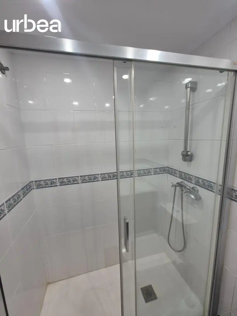 Baño de Piso de alquiler en Málaga con Calefacción, Amueblado y Balcón