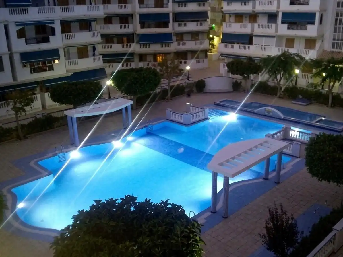 Schwimmbecken von Wohnungen zur Miete in Torrevieja mit Klimaanlage, Schwimmbad und Möbliert
