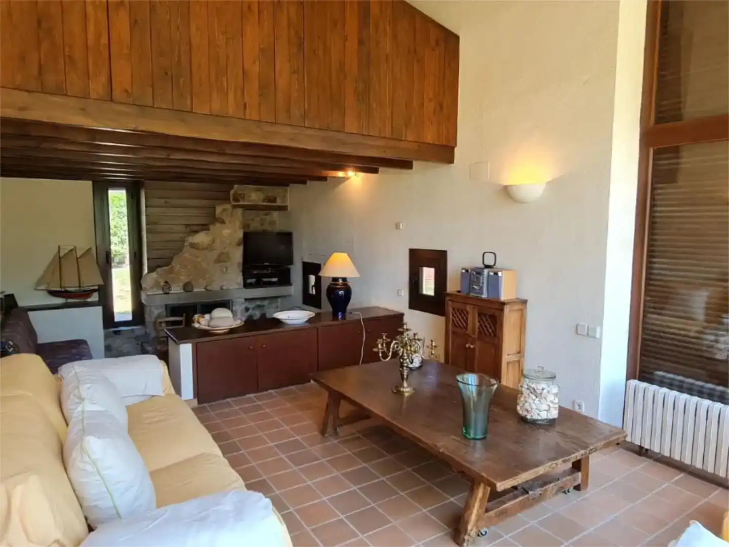 Sala d'estar de Finca rústica en venda en Cassà de la Selva amb Balcó