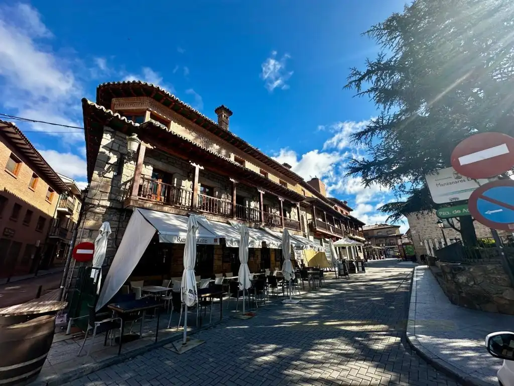 Edificio en venta en Manzanares El Real
