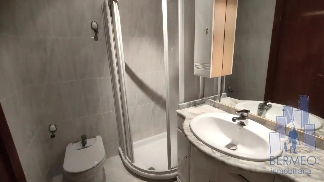 Bany de Pis en venda en Bermeo amb Traster