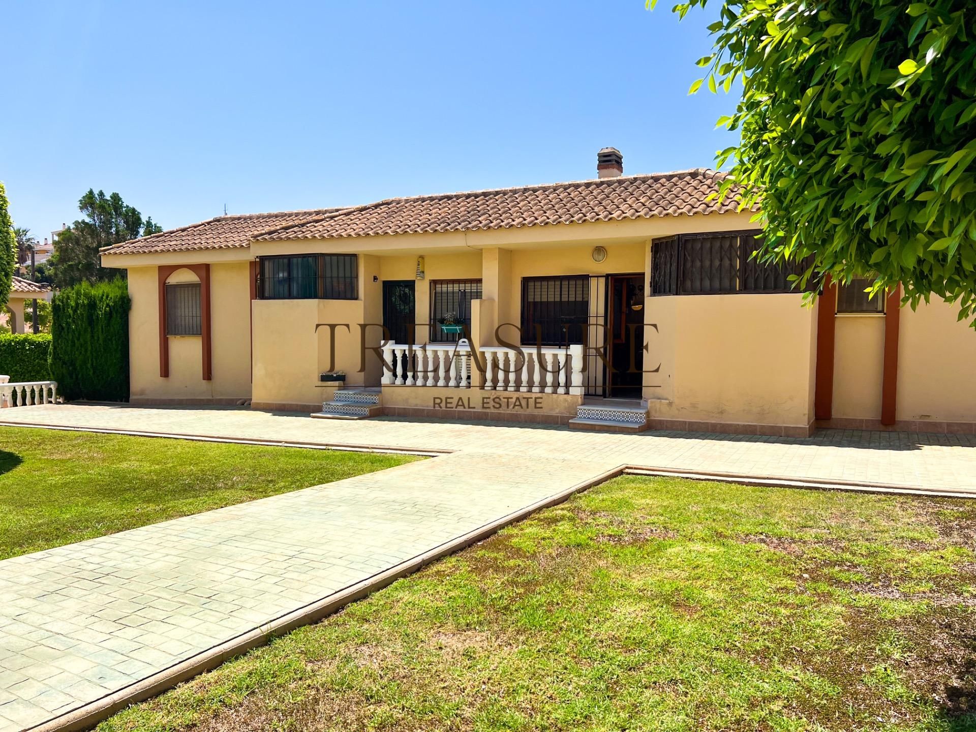 Vista exterior de Casa adosada en venda en Cartagena amb Jardí privat, Terrassa i Traster