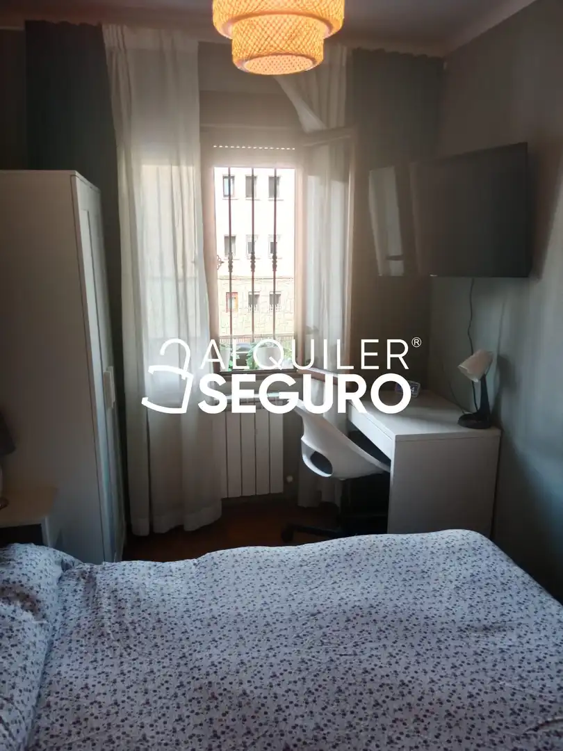 Schlafzimmer von Wohnung zur Miete in Oviedo  mit Heizung, Terrasse und Möbliert