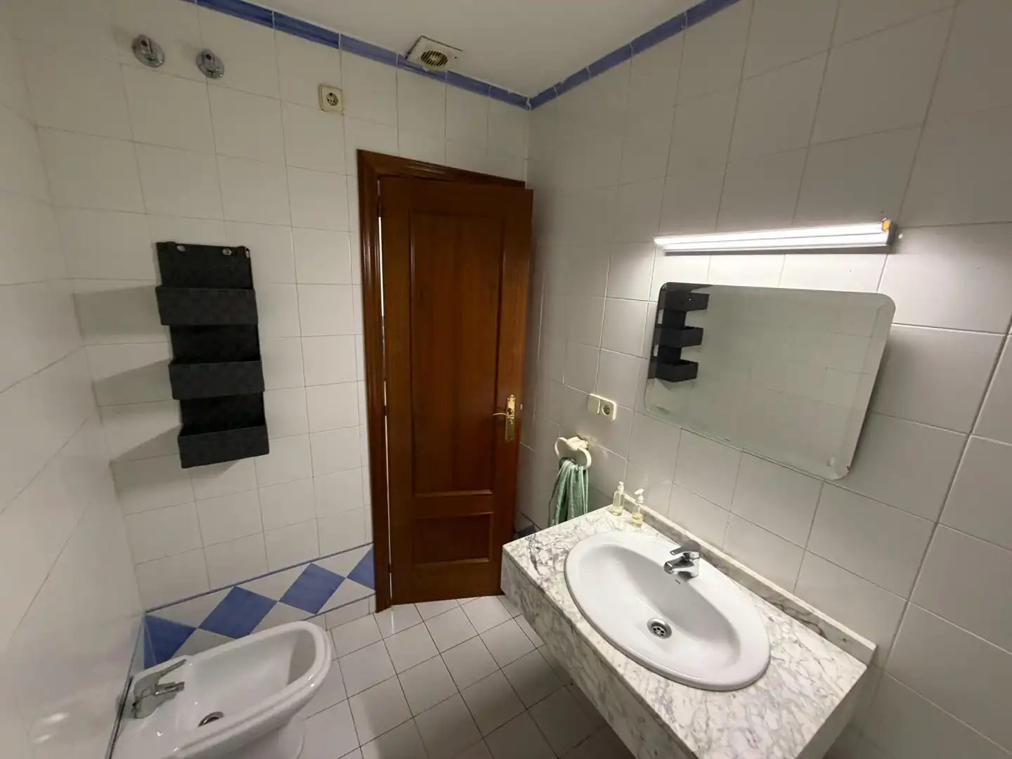 Badezimmer von Wohnungen zur Miete in Granada mit Klimaanlage und Möbliert