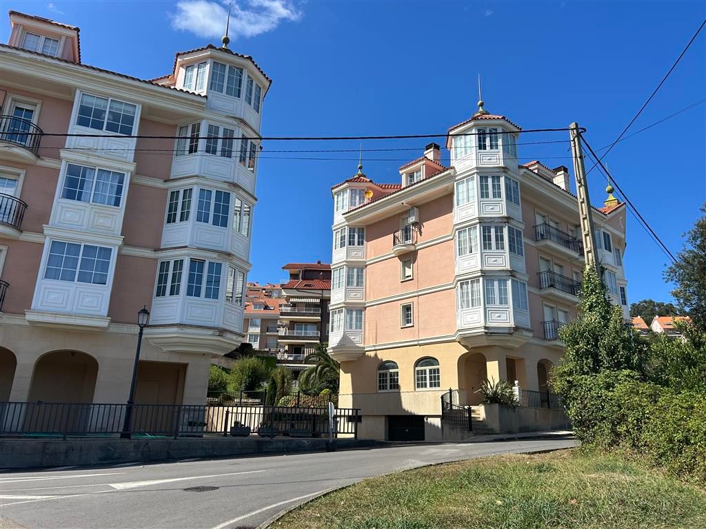 Vista exterior de Dúplex de lloguer en San Vicente de la Barquera amb Calefacció, Parquet i Moblat