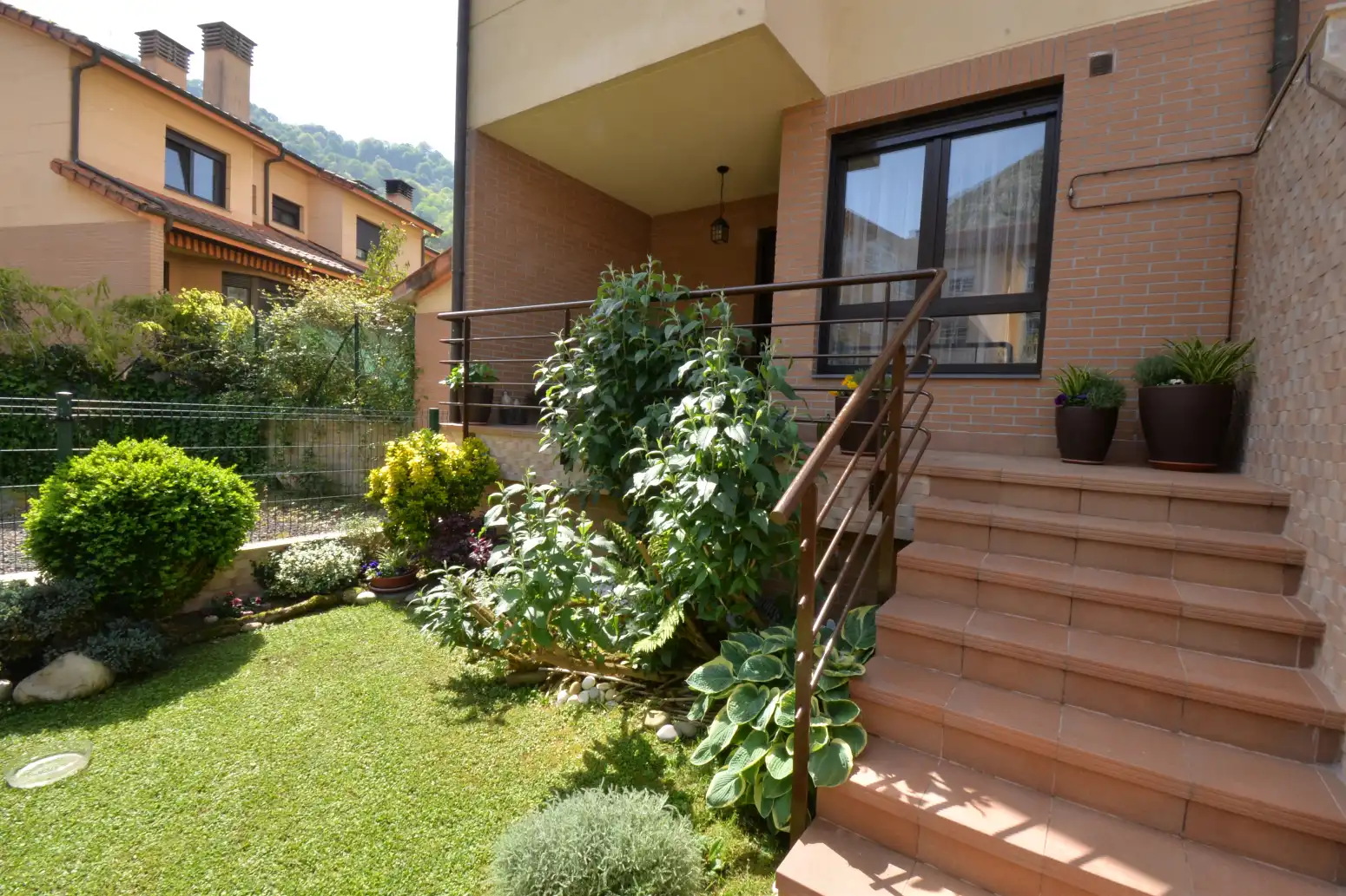 Jardín de Casa adosada en venta en Morcín con Calefacción, Jardín privado y Terraza